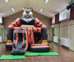 Bump&jump bouncy castle and softplay hire